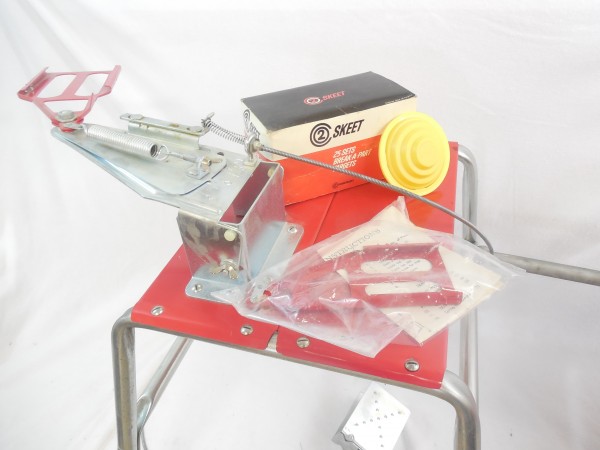 Crosman 1100 Trapmaster Thrower & Bench My # 4380 - Image 3