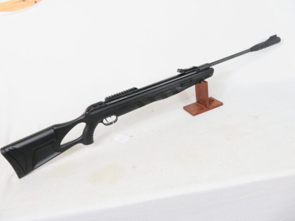Umarex Octane Pellet Rifle and Scope Combo - Image 4