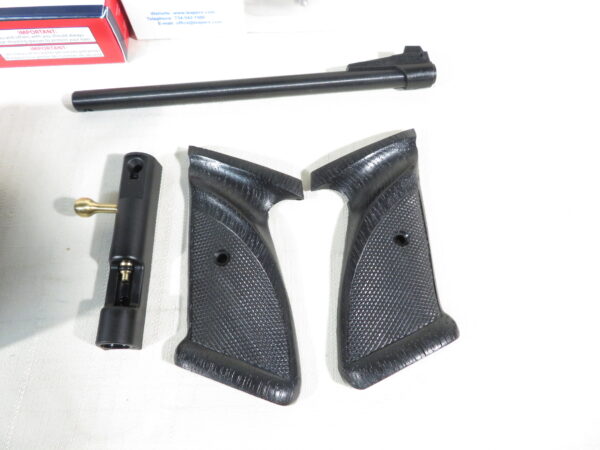 Crosman Custom 2240 Rifle with UTG Bug Buster 3-9x32 side focus scope - Image 4