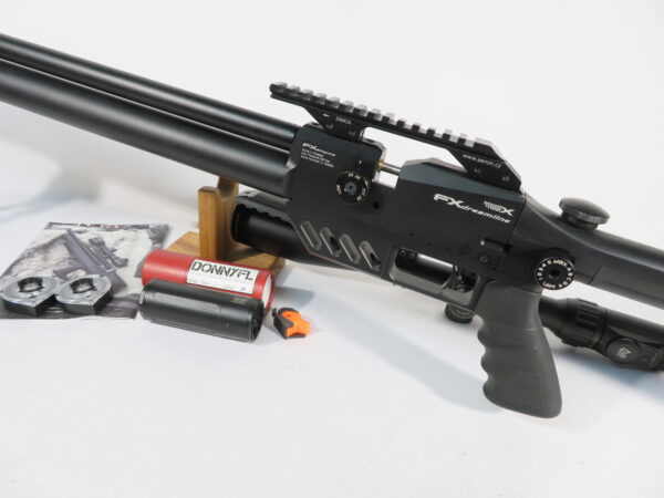 FX Dreamlite .25 cal with UTG 6 x 24 x 56 Scope and Spare .177 barrel - Image 7