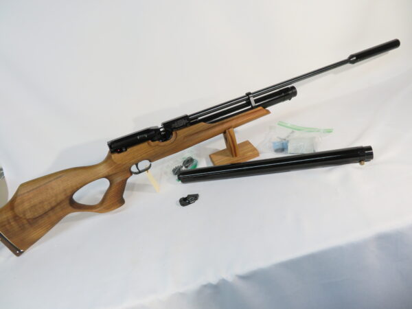 Weihrauch HW100 Sport .177, Walnut, with Vortex FFP Scope SKU 7225.3 - Image 5