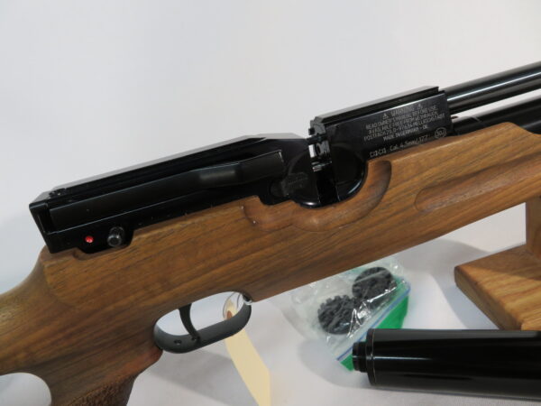 Weihrauch HW100 Sport .177, Walnut, with Vortex FFP Scope SKU 7225.3 - Image 3