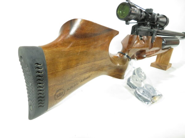 Kral Puncher Pro 500 .25 caliber Walnut Stock + 4 mags and 3-9x40 Scope SKU 214026.2 - Image 5