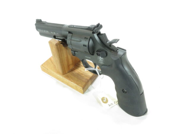 Smith & Wesson Model 586 - 4" Barrel Black SKU 21026.7 - Image 4